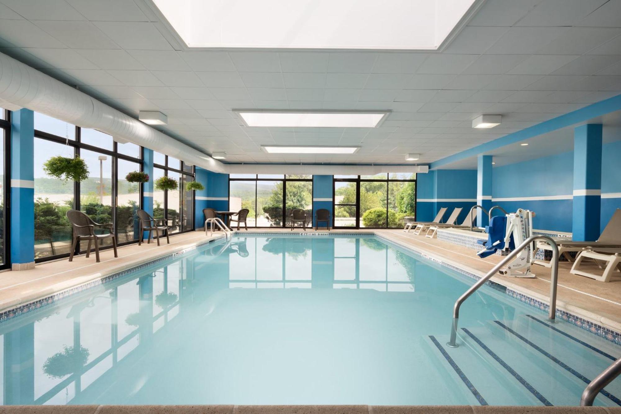 Hotel Express & - By Ihg North Brunswick